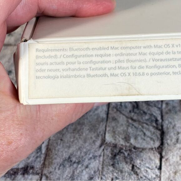 Apple Nwt Wireless Keyboard Slim Portable Bluetooth Connectivity - Picture 6 of 10